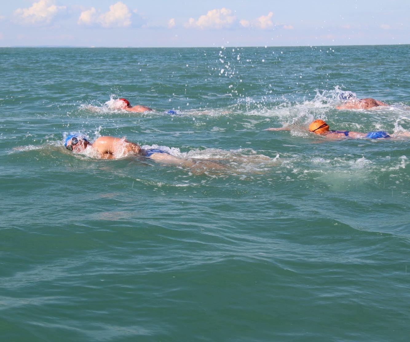 R SIGNALS swim relay team crossing the Channel